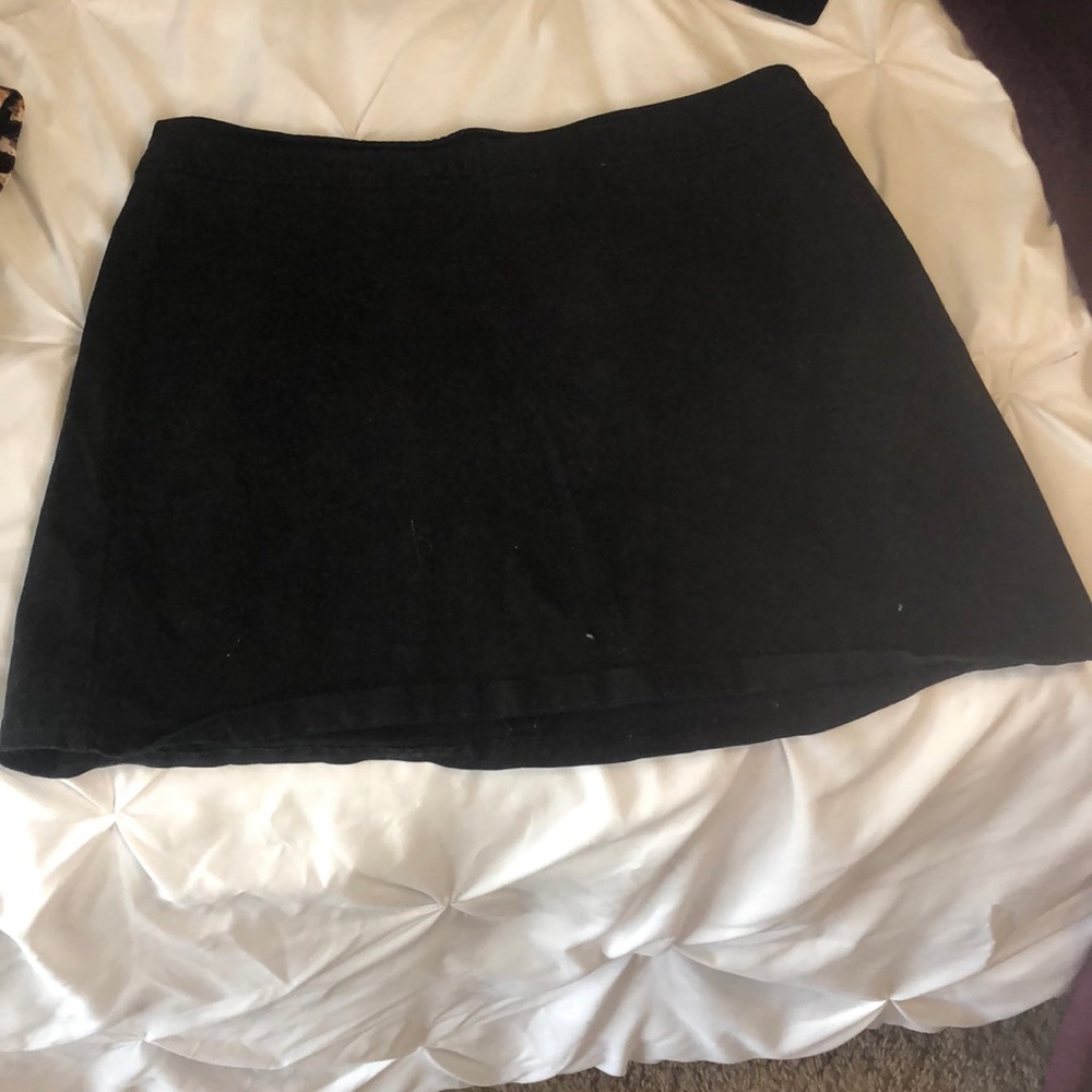 BLACK SKIRT
